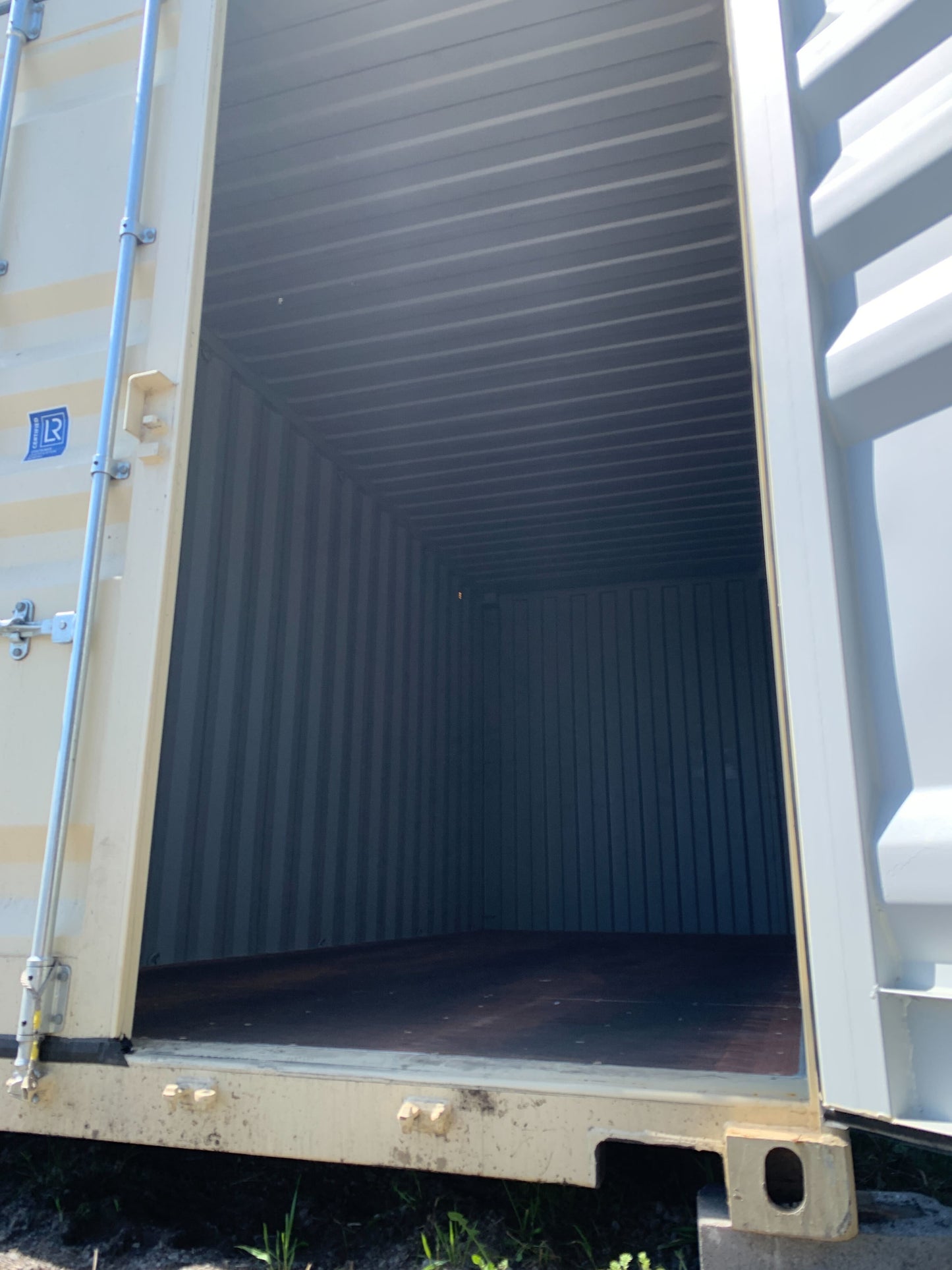 New 20' High Cube Shipping Containers in Toronto, Ontario, Canada